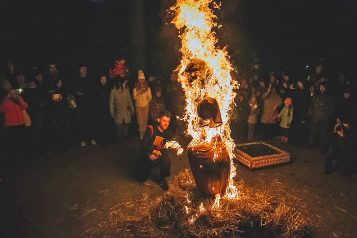 Після символічного спалення опудала Мари додалося весняного настрою. Фото Алли ХАЯТОВОЇ